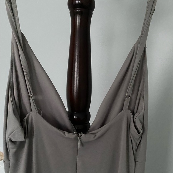 BEAUTIFUL LIGHT GREY MIDI DRESS😍 - Picture 4 of 4